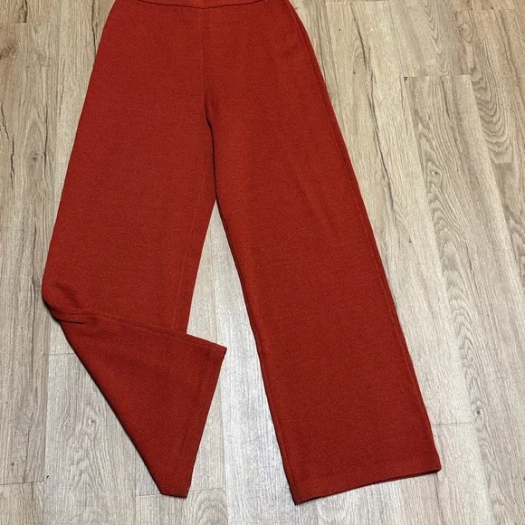 St. John Knit Pull up Pants. Size 8 Like New Color is Paprika. Super Cute - Picture 3 of 5